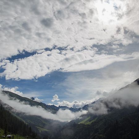 Malana Magic Valley Trek Hotell Exteriör bild